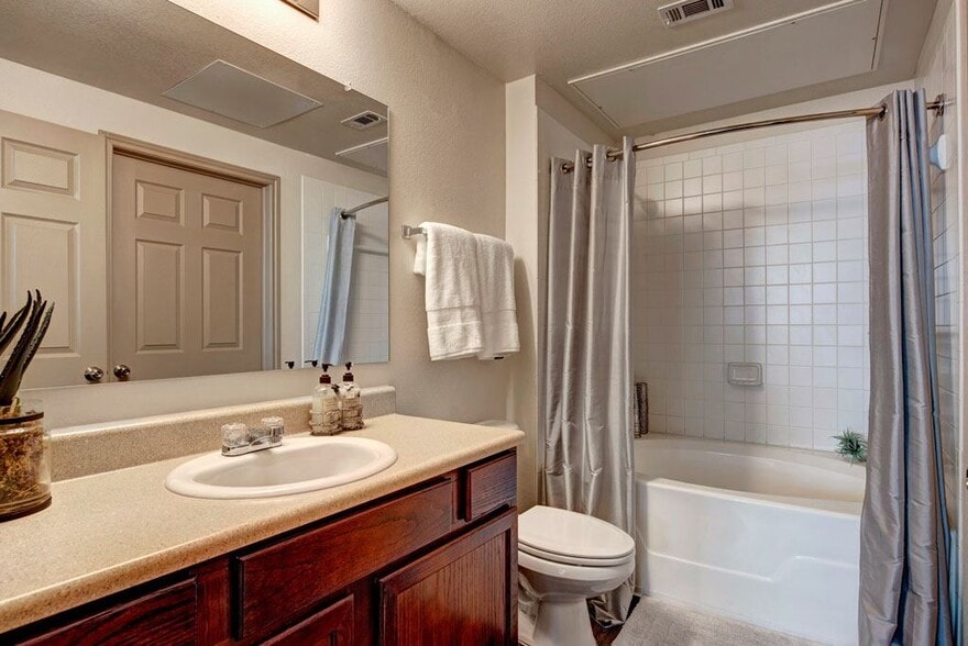 More Photos Of 301-409 N Walker Ave, Oklahoma City Apartments For Lease
