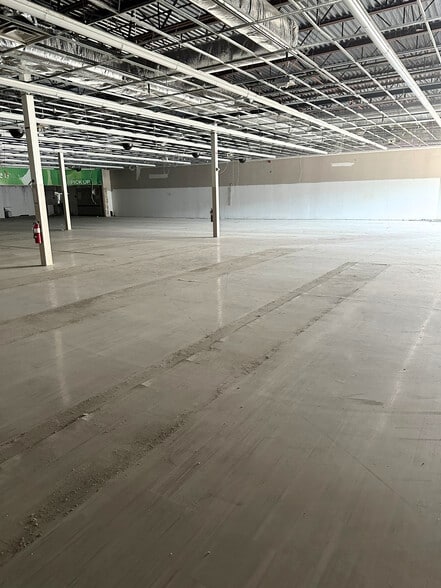 More Photos Of 18-20 Crystal Ave, Derry Drugstore For Lease