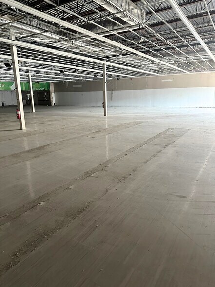 More Photos Of 18-20 Crystal Ave, Derry Drugstore For Lease