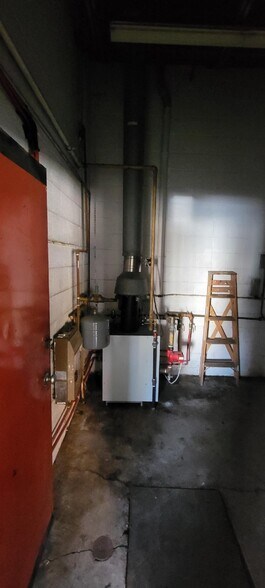 More Photos Of 123 E Columbia St, Marion General Retail For Sale