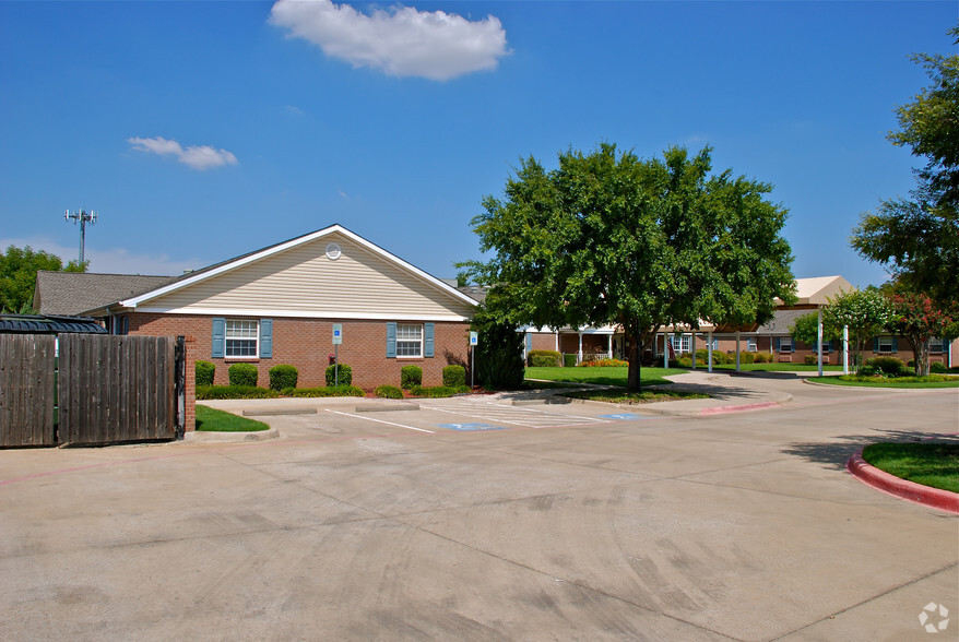 Primary Photo Of 1501 NE Green Oaks Blvd, Arlington Assisted Living For Sale