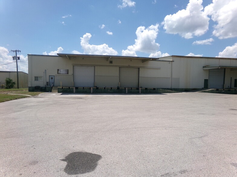 More Photos Of 3030 Winter Lake Rd, Lakeland Distribution For Lease