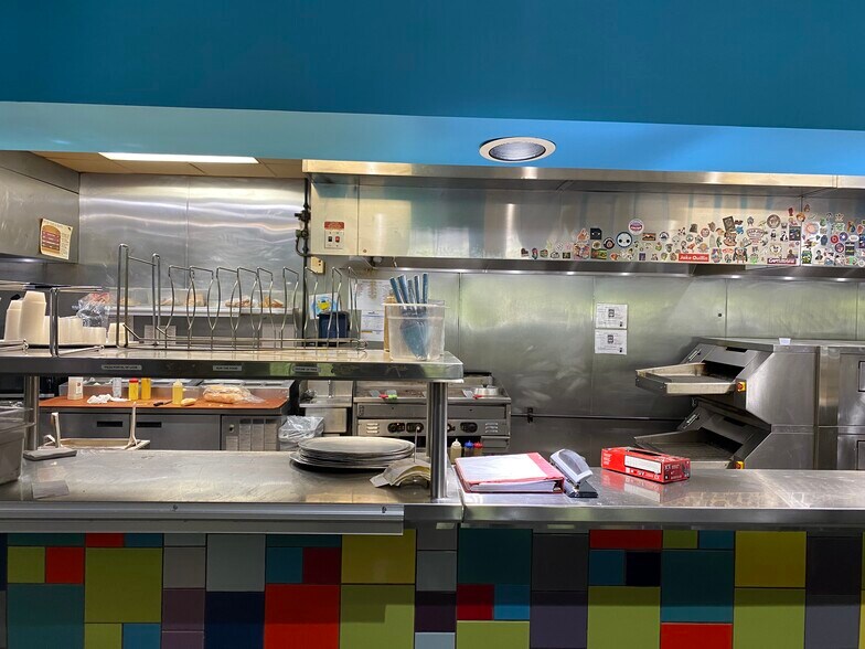 More Photos Of 5100 Lee Hwy, Bristol Restaurant For Lease
