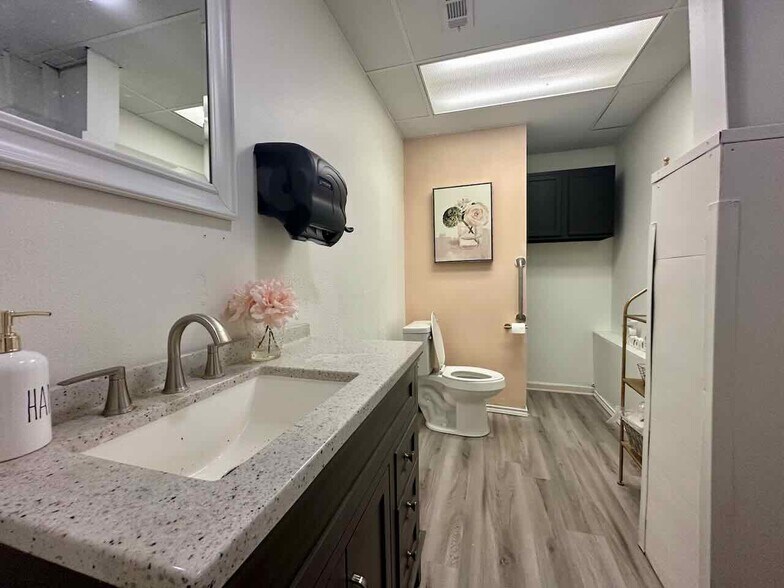 More Photos Of 7550 College St, Beaumont Industrial For Sale