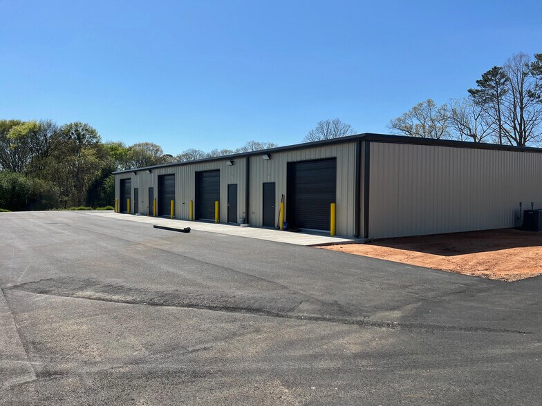 More Photos Of 1230 Commerce Dr, Madison Light Distribution For Lease