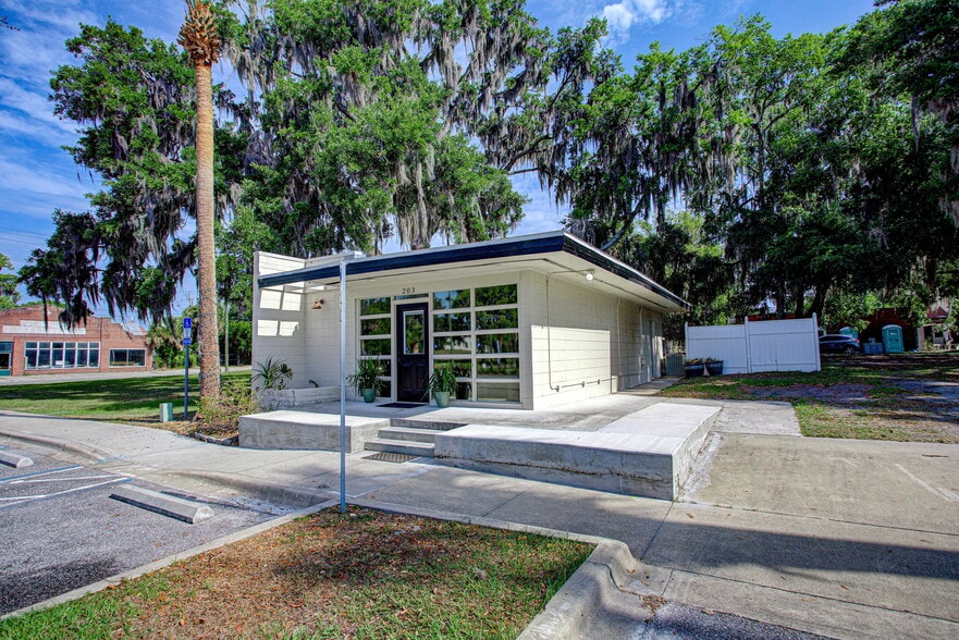 Primary Photo Of 203 Laurel St, Palatka Office For Sale