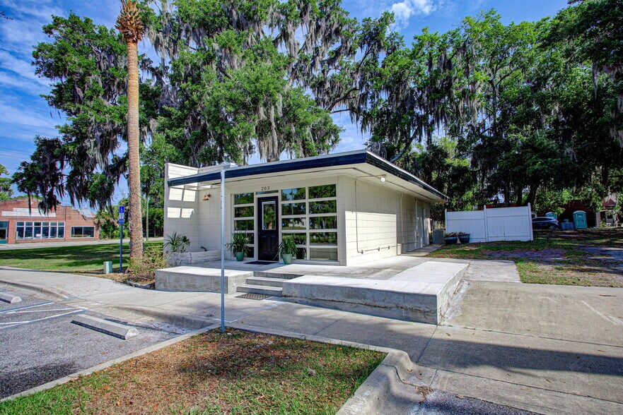 More Photos Of 203 Laurel St, Palatka Office For Sale