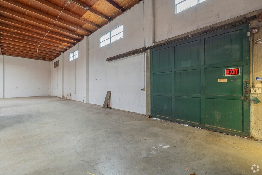 More Photos Of 1680 14th St, Oakland Warehouse For Sale