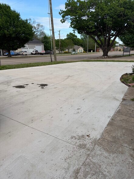 More Photos Of 1105 W University Dr, McKinney General Retail For Lease