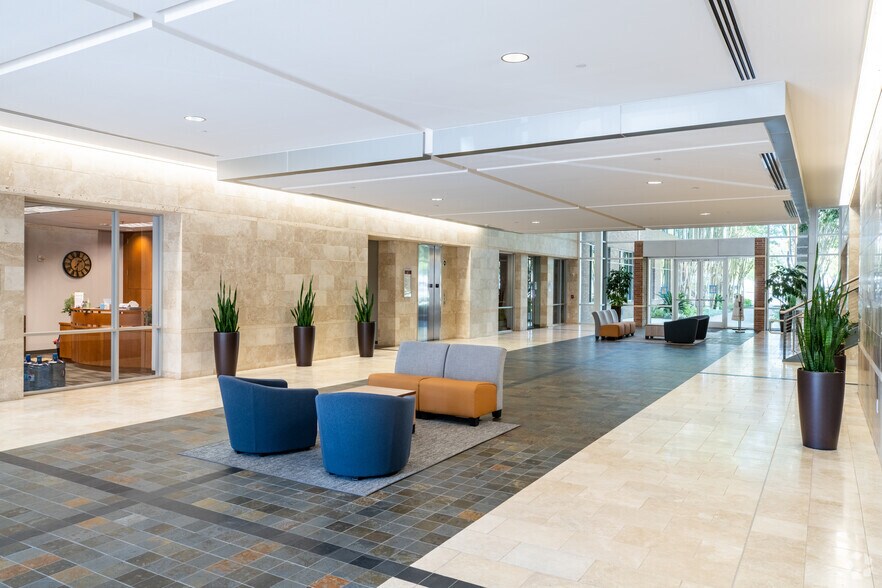 More Photos Of 9601 Amberglen Blvd, Austin Office For Lease