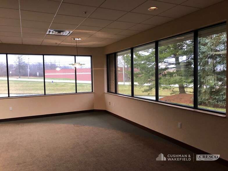 More Photos Of 1333 E Highland Rd, Macedonia Warehouse For Lease