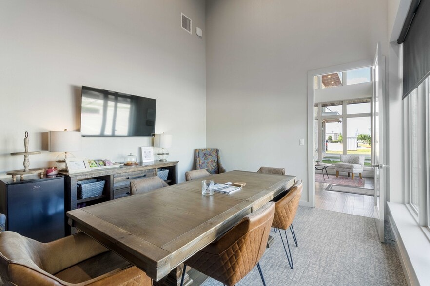 More Photos Of 4438 Highway 6 S, College Station Office For Sale