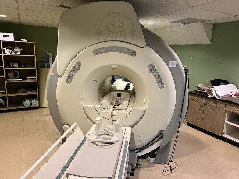 More Photos Of 11110 E I-10 Fwy, Houston Office For Sale