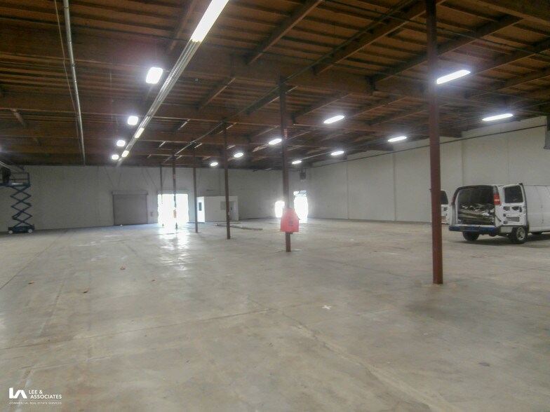 More Photos Of 17221 Daimler St, Irvine Warehouse For Lease