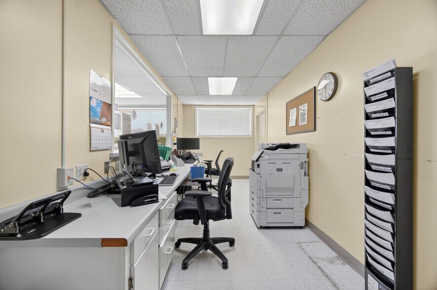 More Photos Of 207 Elk Ave S, Fayetteville Office For Sale