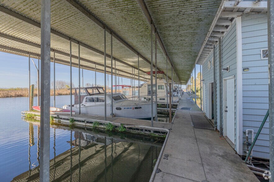 More Photos Of 7000 Holland Tract Rd, Brentwood Marina For Sale