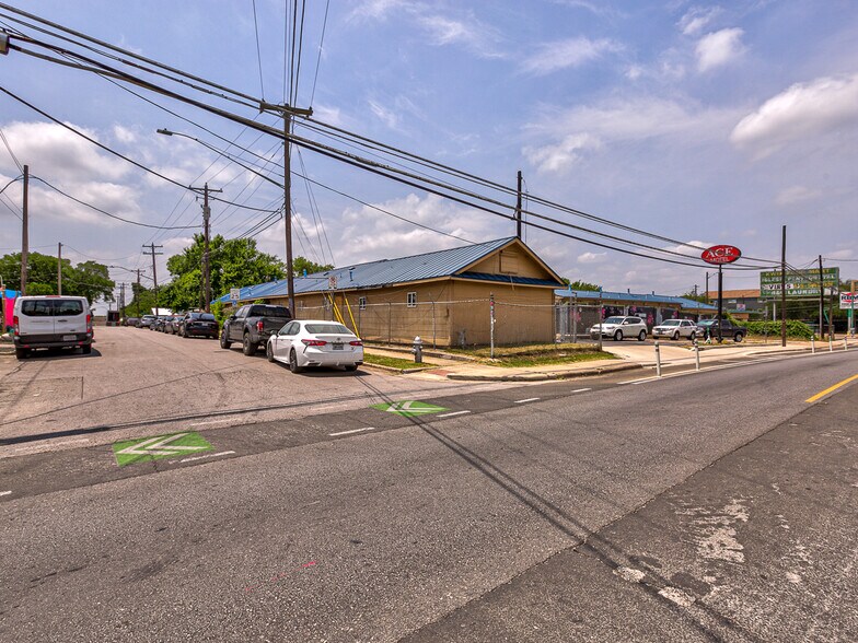 More Photos Of 2627 Manor Rd, Austin Hotel For Sale