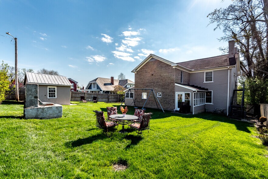 More Photos Of 129 N Main St, Waynesville Specialty For Sale