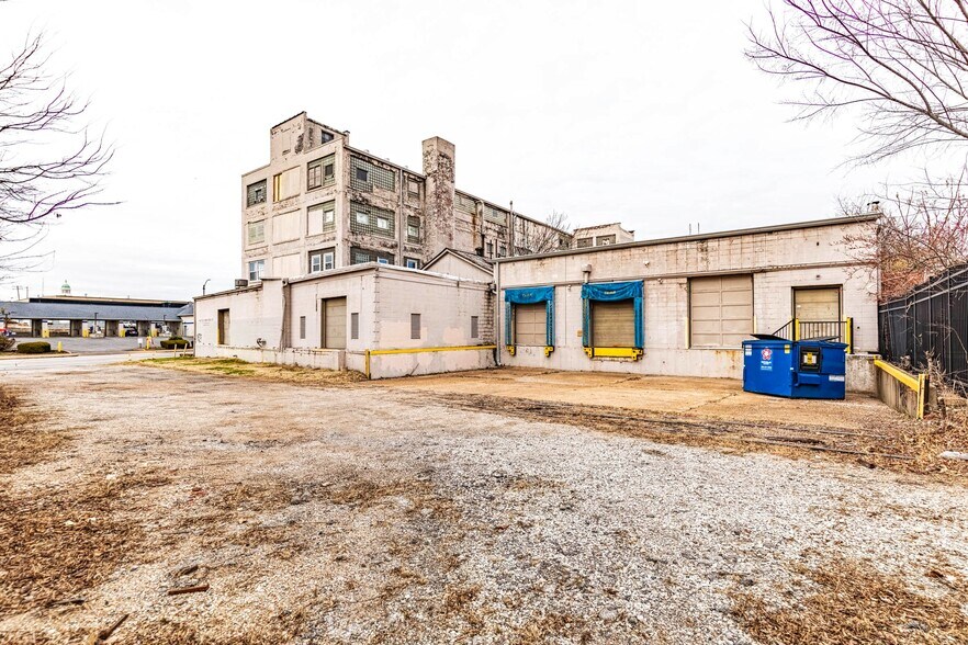 More Photos Of 3224 S Kingshighway Blvd, Saint Louis Manufacturing For Sale