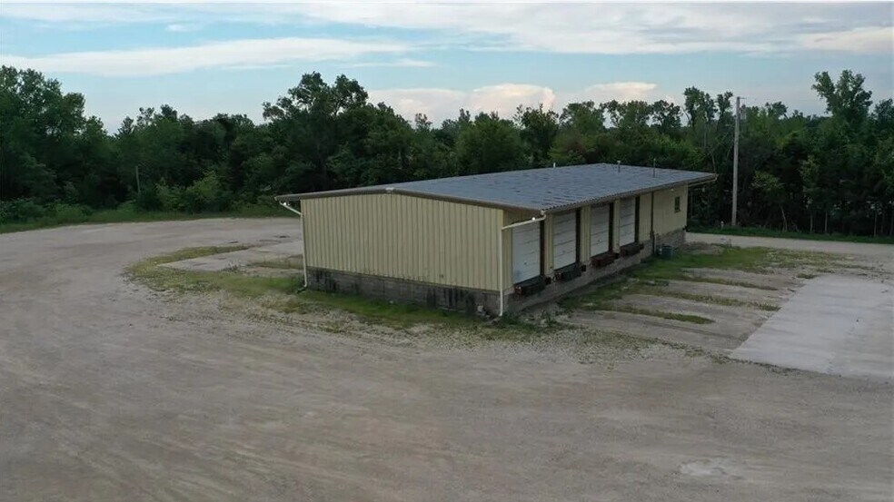More Photos Of 501 Main, Gas Specialty For Sale
