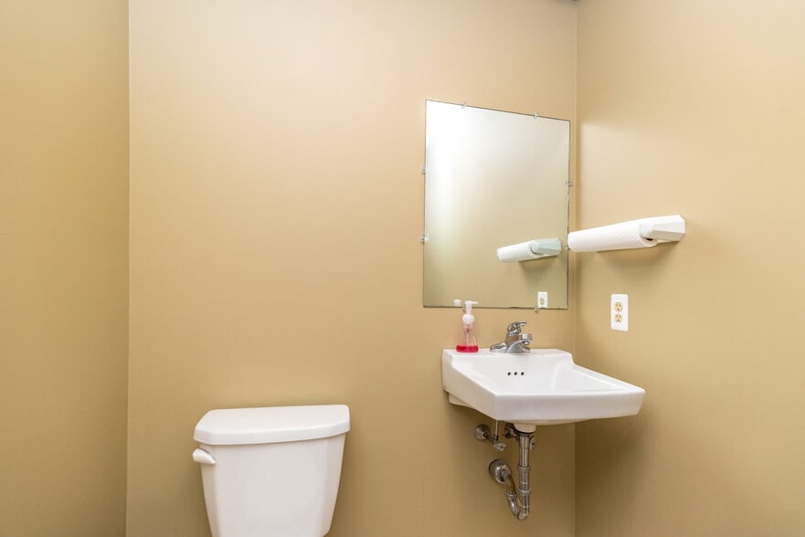 More Photos Of 2370 York Rd, Jamison Office For Sale