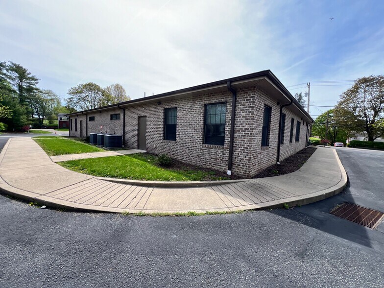 More Photos Of 86 Coraopolis Rd, Coraopolis Medical For Sale