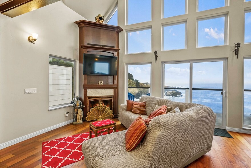 More Photos Of 266 Dolphin Dr, Whitethorn Hotel For Sale