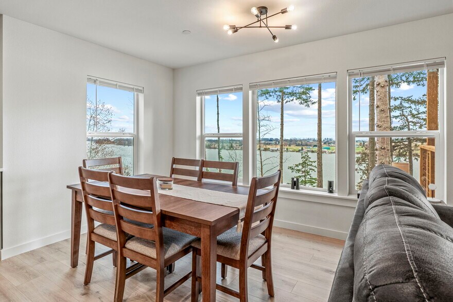 More Photos Of 572 Columbia St, Cathlamet Apartments For Sale