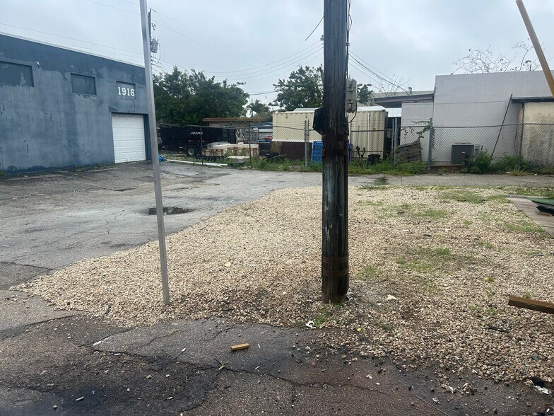 More Photos Of 1910 N Dixie Hwy, Hollywood General Retail For Lease