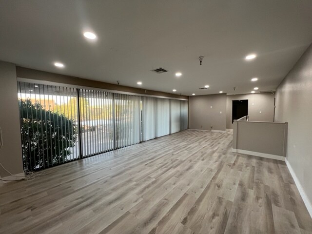 More Photos Of 7631 E Greenway Rd, Scottsdale Warehouse For Lease