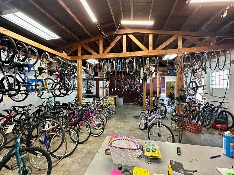 More Photos Of 438 Lake Ave, Saint James Storefront For Lease