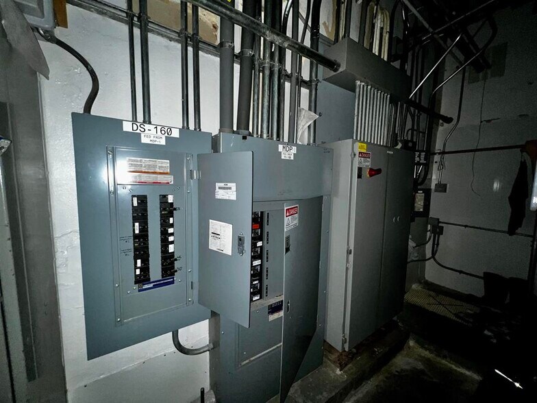More Photos Of 1720 12th St, Monroe Distribution For Lease