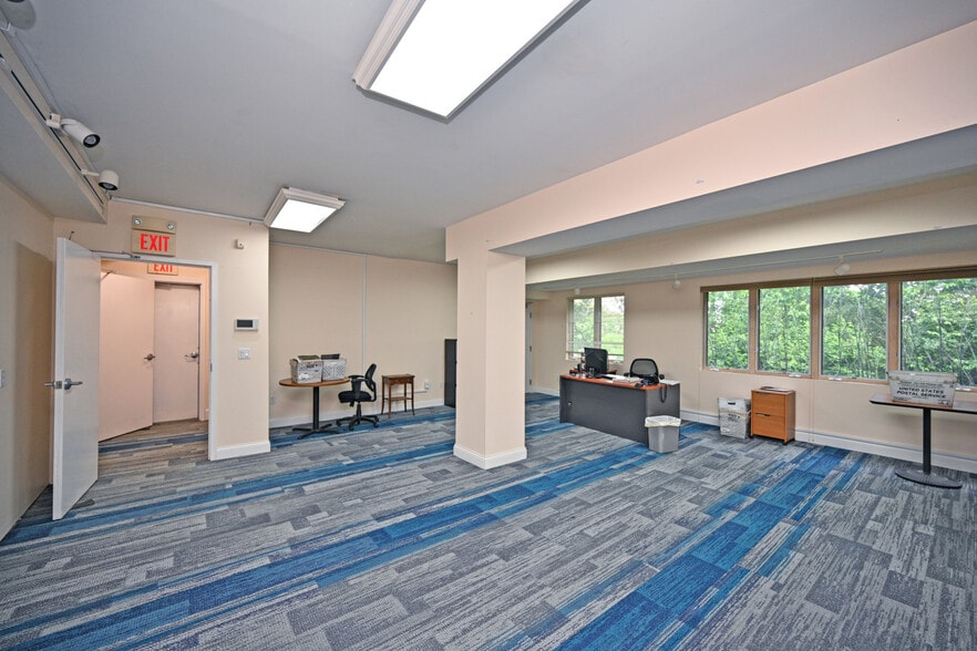 More Photos Of 2150 Alpine Pl, Cincinnati Office For Sale