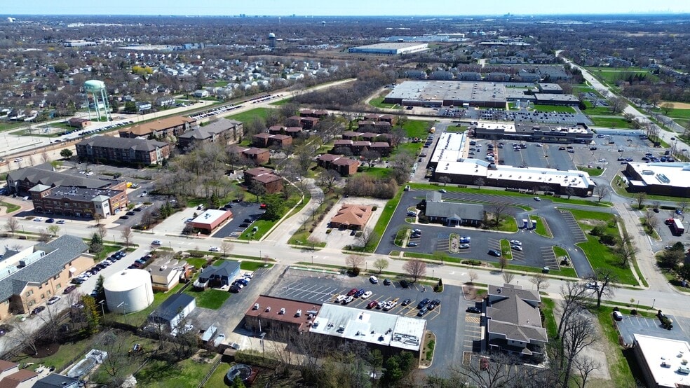 More Photos Of 332-350 S Main St, Bartlett General Retail For Lease