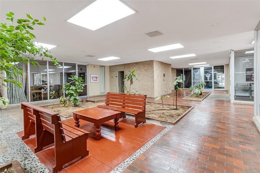 More Photos Of 4725 Gus Thomasson Rd, Mesquite Medical For Sale