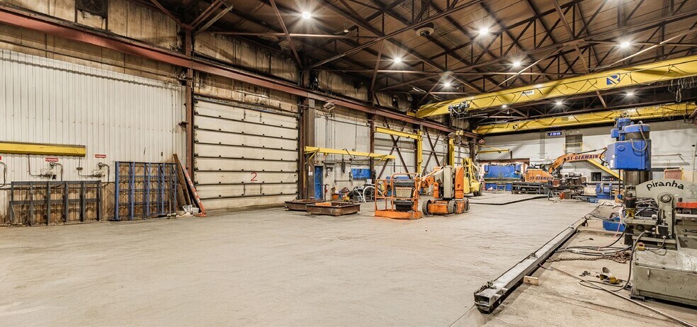 More Photos Of 1350 Rue Grande Allée, Terrebonne Manufacturing For Sale