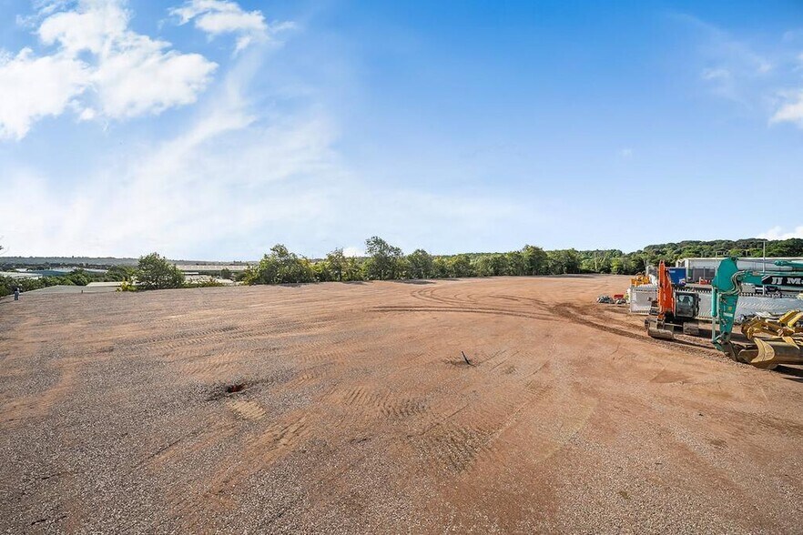 More Photos Of Dallow Rd, Luton Supermarket For Lease