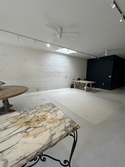 More Photos Of 5670 La Jolla Blvd, La Jolla Storefront Retail Residential For Lease