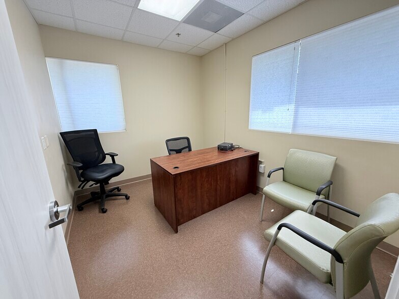 More Photos Of 110 Pond Ct, DeBary Medical For Lease