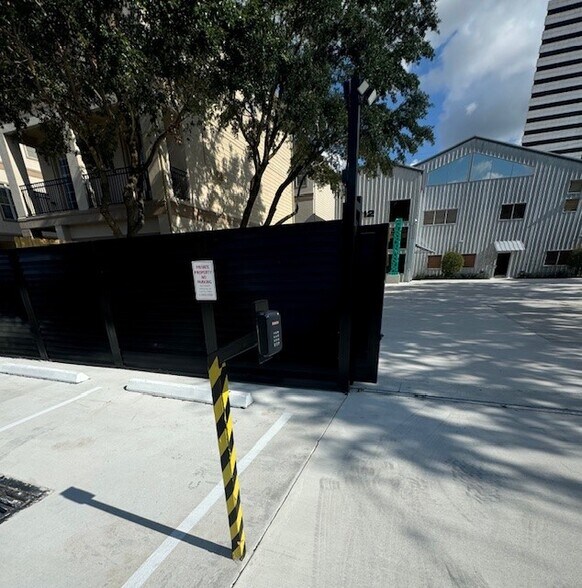 More Photos Of 5712 Val Verde St, Houston Loft Creative Space For Lease