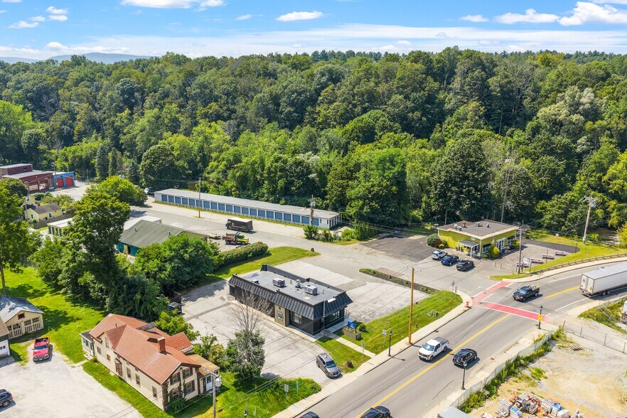 More Photos Of 50 W Center St, Lee Fast Food For Sale