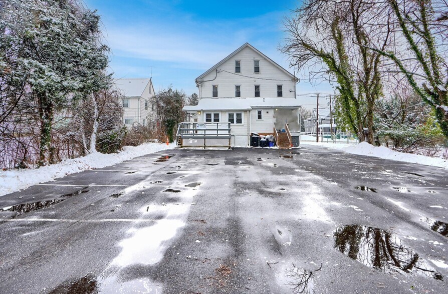 More Photos Of 16-18 Sudbrook Ln, Pikesville Office Residential For Sale