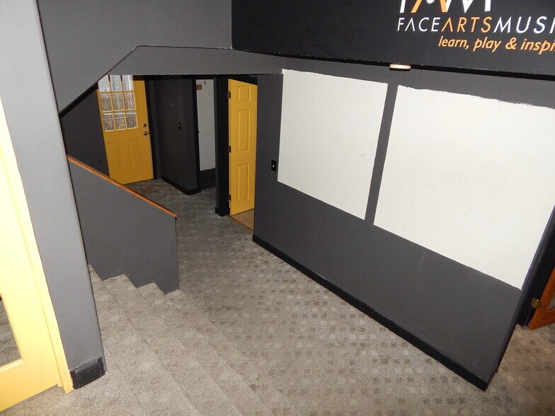 More Photos Of 83 Main St, Deep River General Retail For Lease