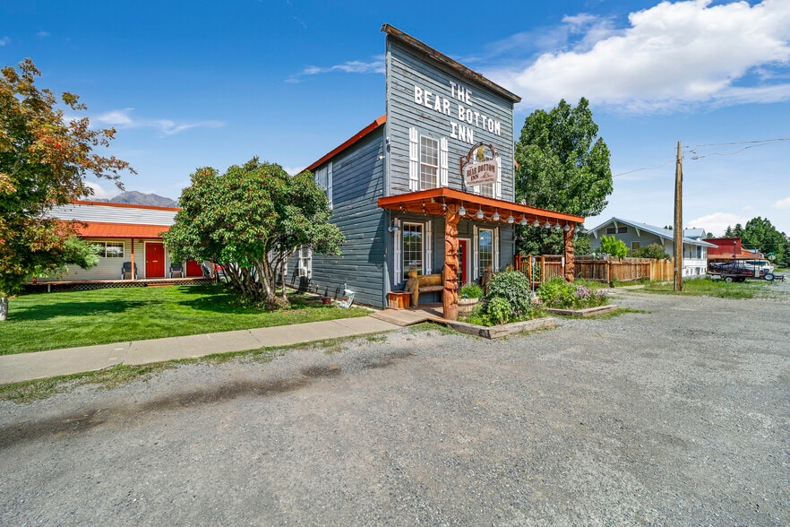 More Photos Of 418 W Spruce St, Mackay Hotel For Sale