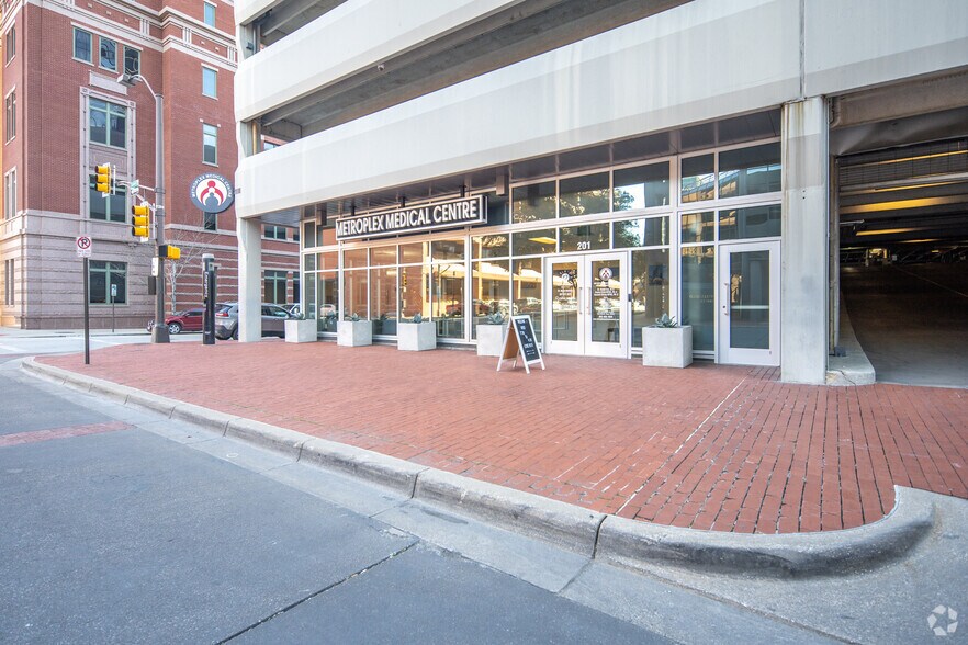 More Photos Of 301 Commerce St, Fort Worth Office For Lease