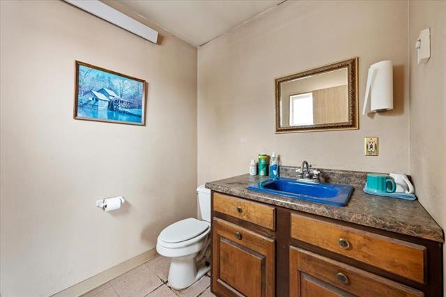 More Photos Of 401 N 5th St, Custer Industrial For Sale