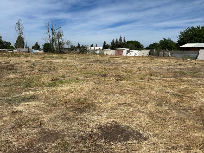 More Photos Of 3222 W Floradora Ave, Fresno Land For Lease