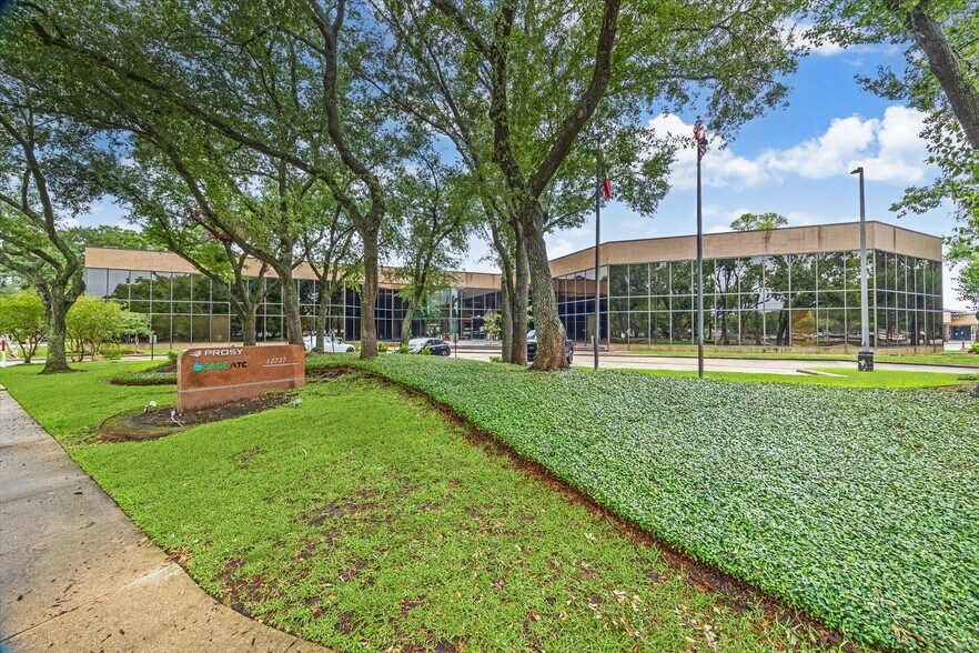 More Photos Of 12727 Featherwood Dr, Houston Medical For Lease