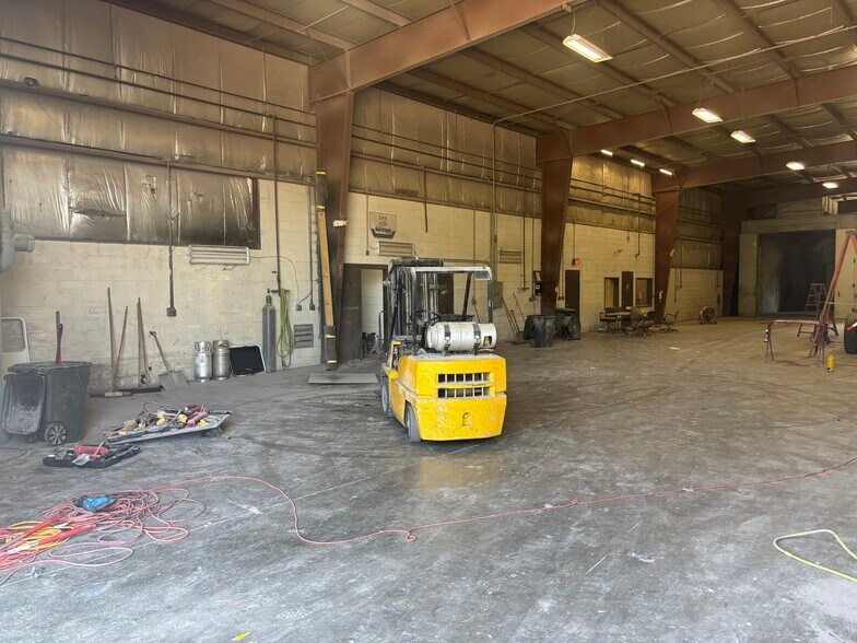 More Photos Of 3650 W Minnesota St, Indianapolis Warehouse For Lease