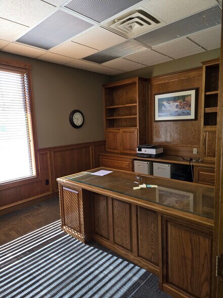 More Photos Of 211 IL-38, Rochelle Light Distribution For Sale